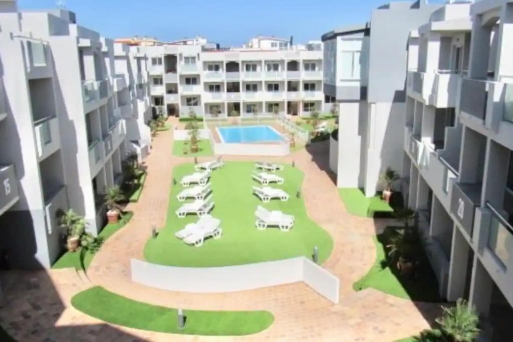 Tutti Frutti Con Piscina, Terraza Soleada Privada, Primera Planta Y Wi-Fi คอร์ราเลโฮ ภายนอก รูปภาพ