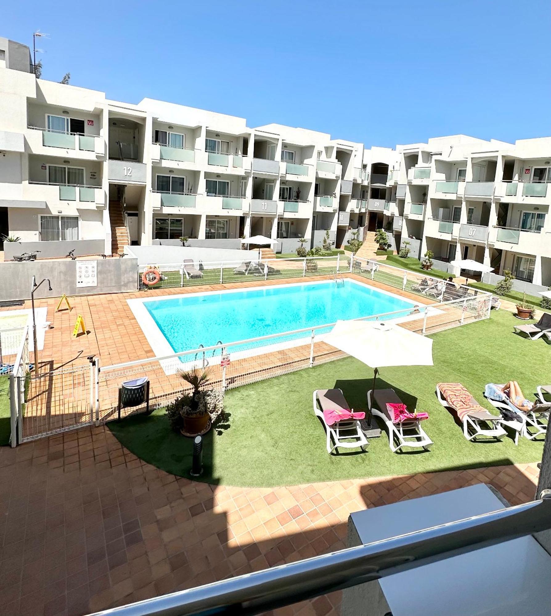 Tutti Frutti Con Piscina, Terraza Soleada Privada, Primera Planta Y Wi-Fi คอร์ราเลโฮ ภายนอก รูปภาพ